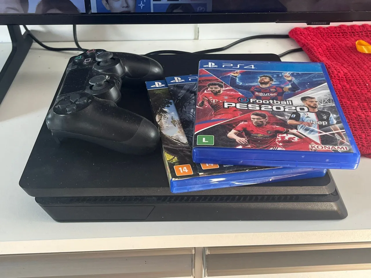 PlayStation 4 + 4 Jogos + Controle (Não original)