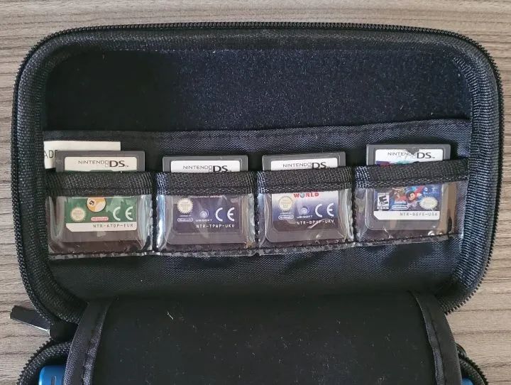 Nintendo DSI Azul , com 4 jogos, 1 carregador e uma case!! - Foto 3