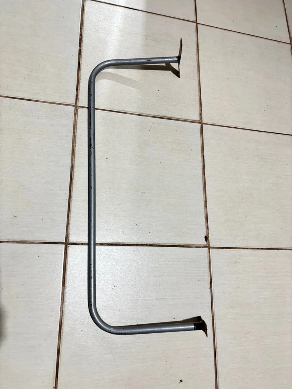 Arara de parede para loja