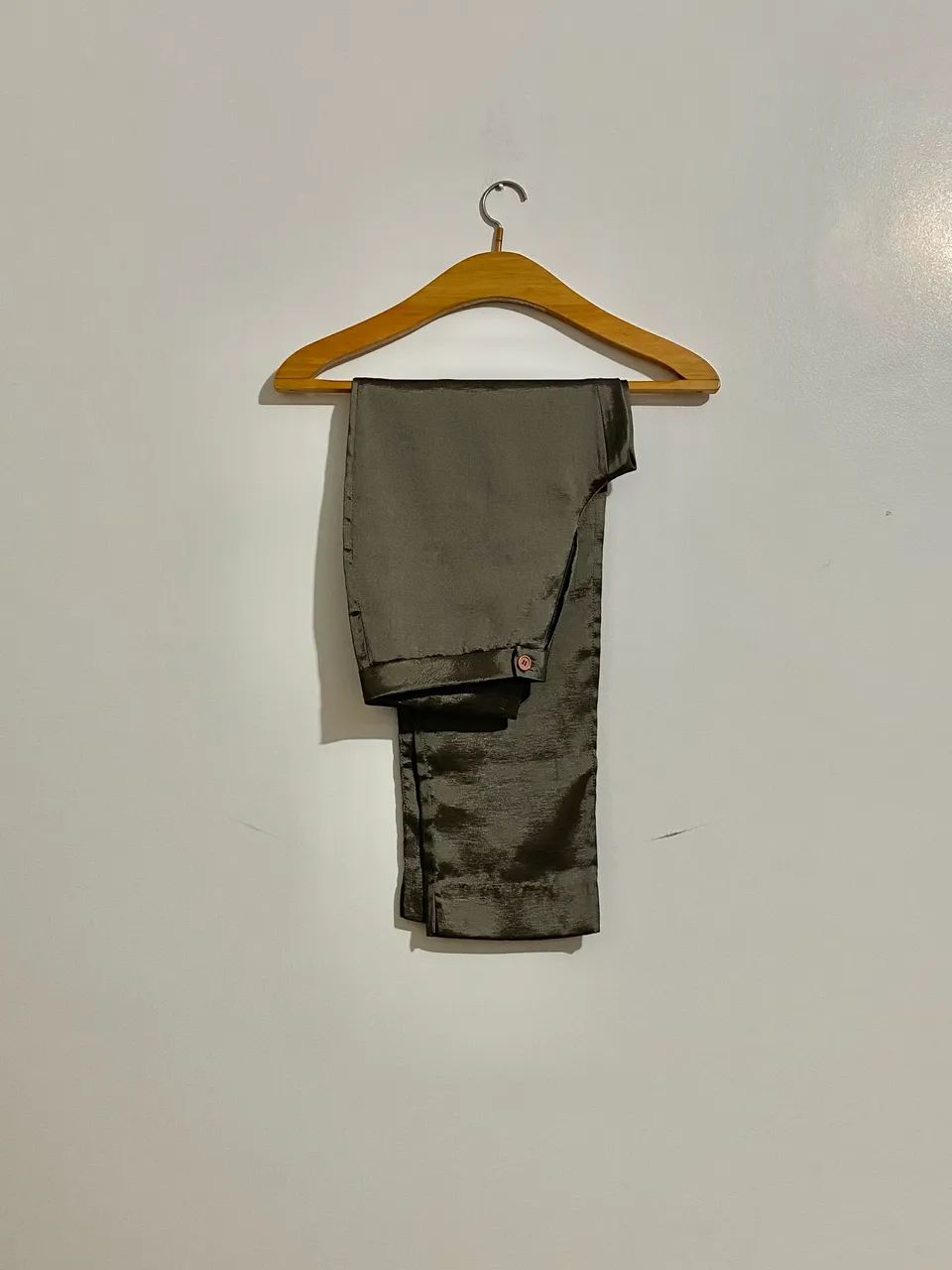Calça feminina de cetim