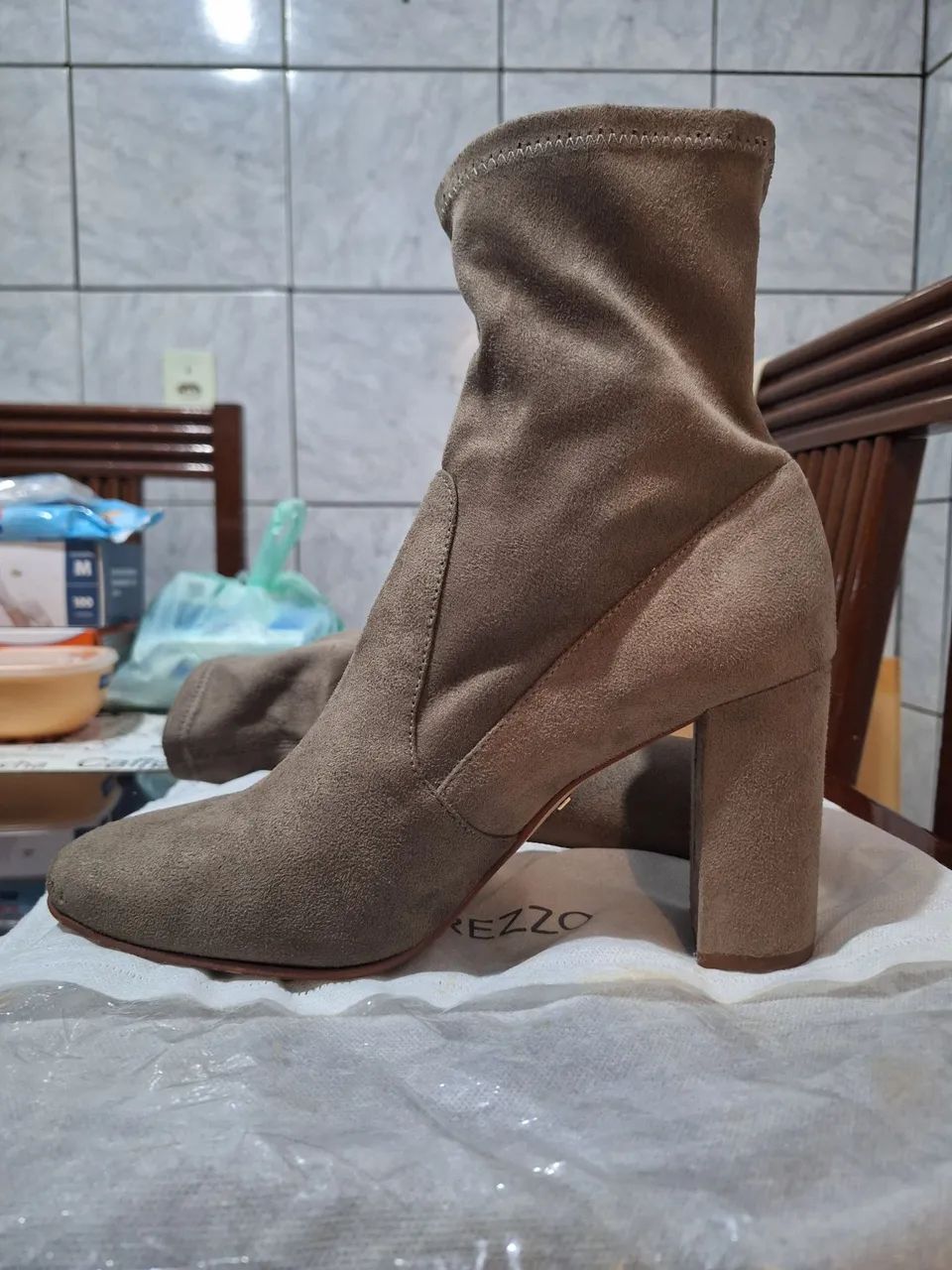 Bota Feminina Cano Curto - Bege - Foto 5