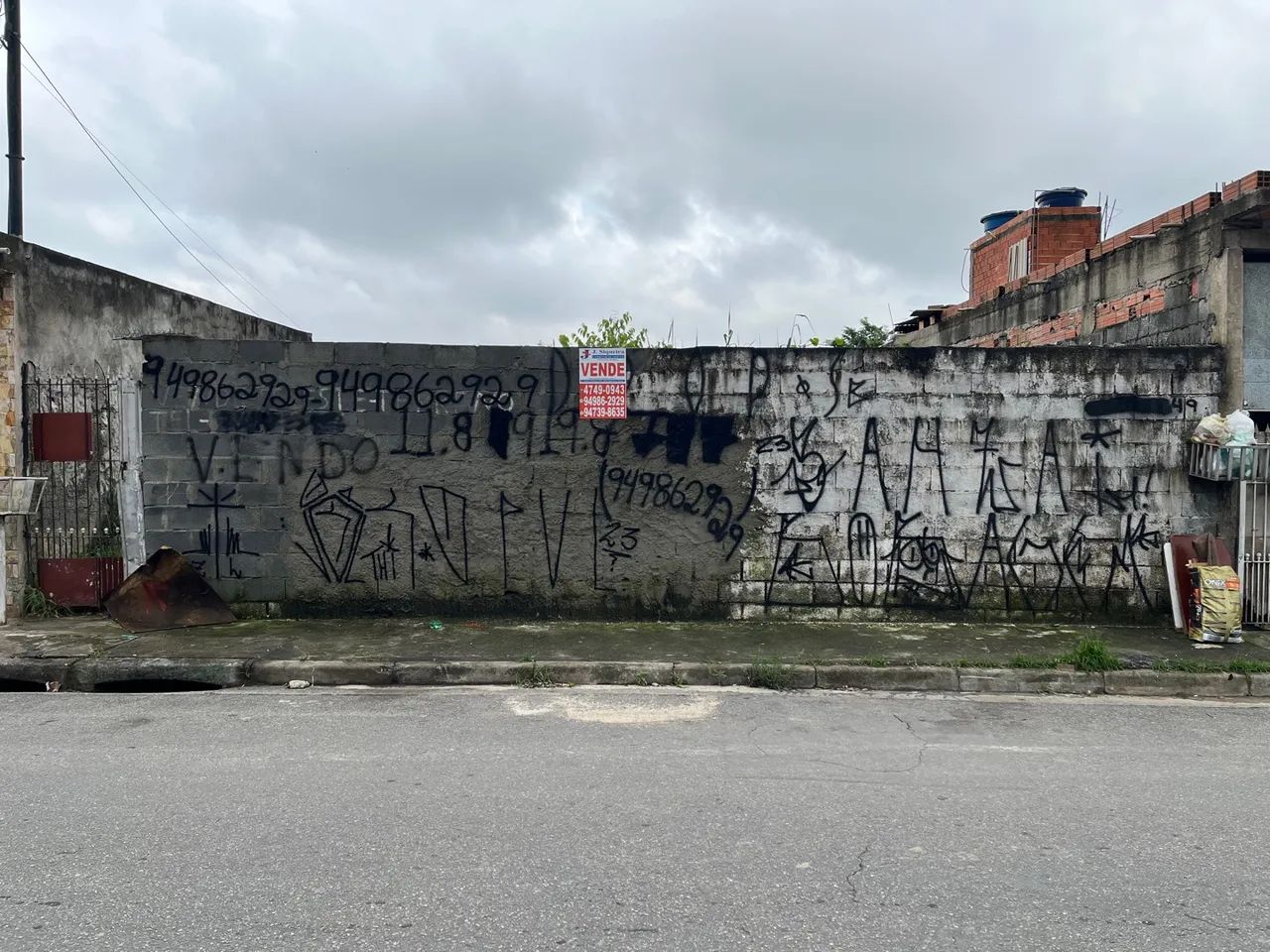 VENDO TERRENO de 250m2 murado