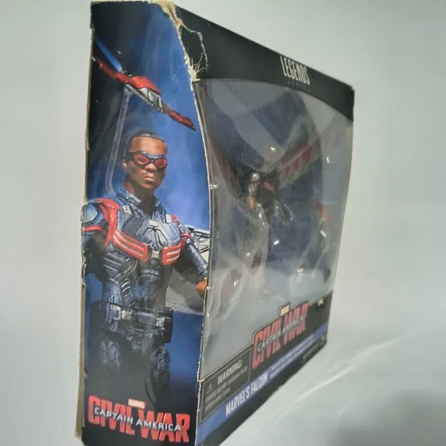 Marvel Legends Series Falcon na caixa - Foto 3