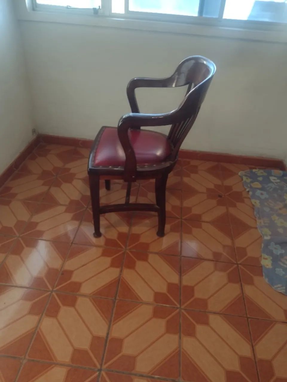 Cadeira antiga - Foto 2