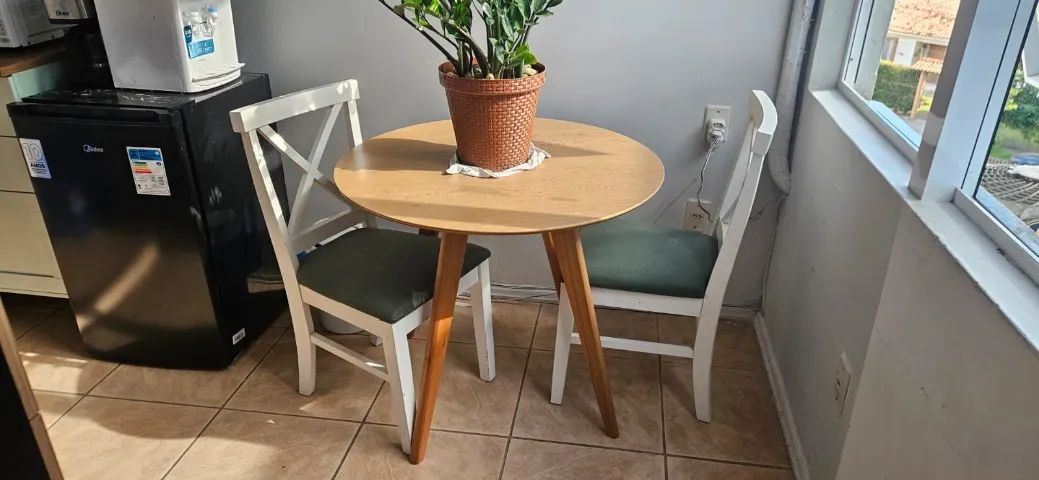 Mesa e cadeiras (cozinha)