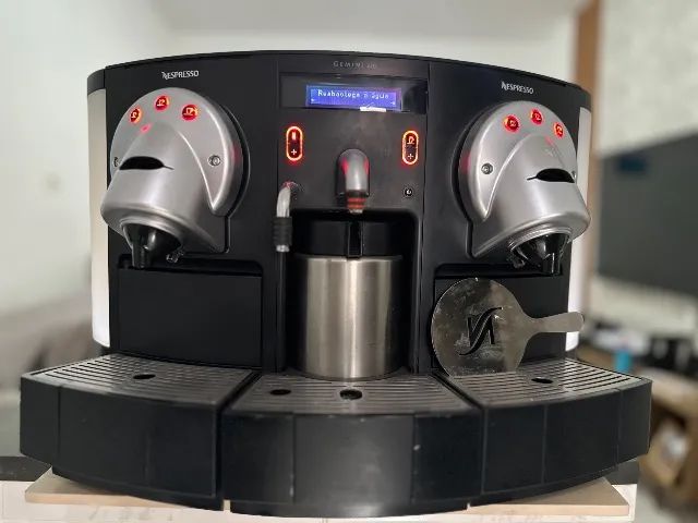 Cafeteira NESPRESSO  aceito troca em MACBOOK pro 16gb - Foto 2