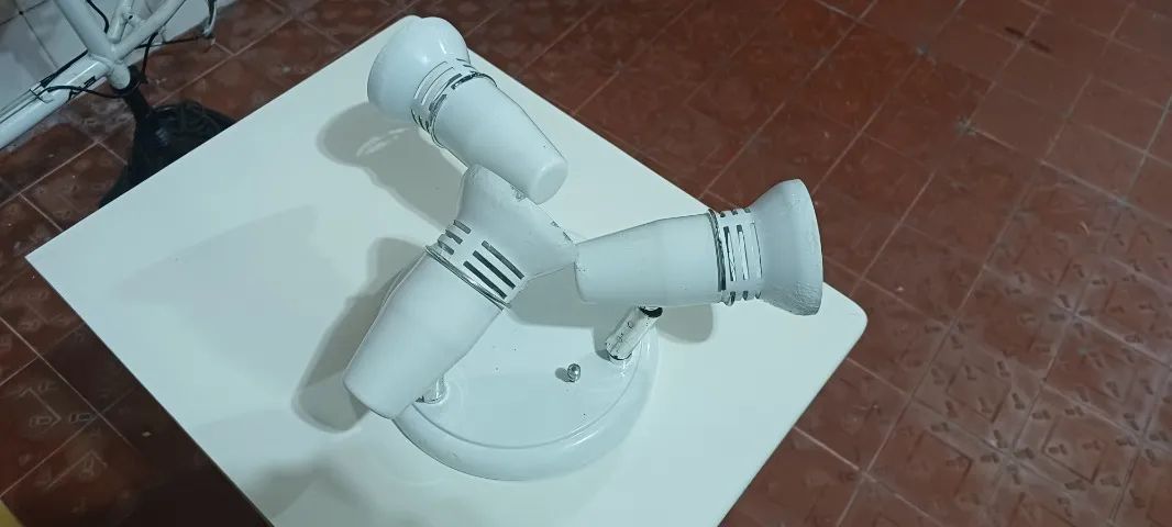 Luminária de alumínio c/ 3 lâmpadas