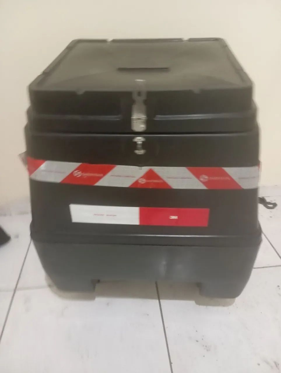 Vendo baú de moto 135 lts  - Foto 3