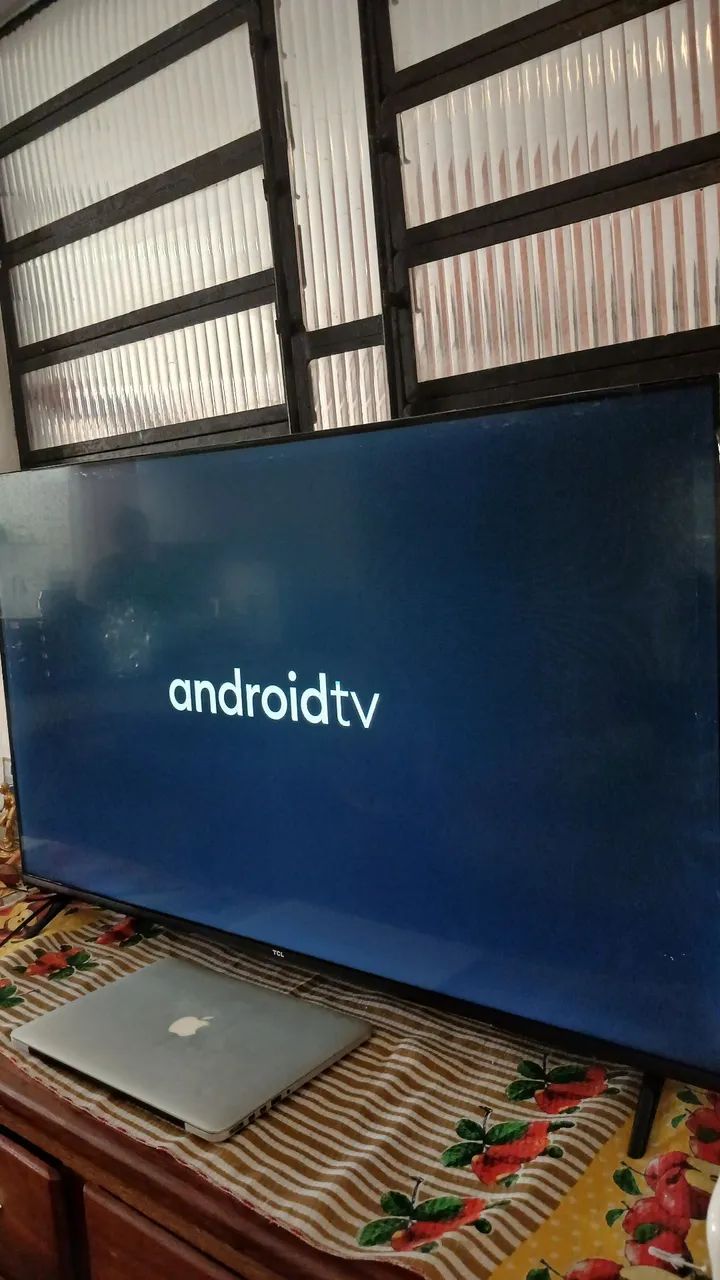 Vendo essa tv da marca TCL DE 43 polegadas SMART ANDROID TV TOP  - Foto 2