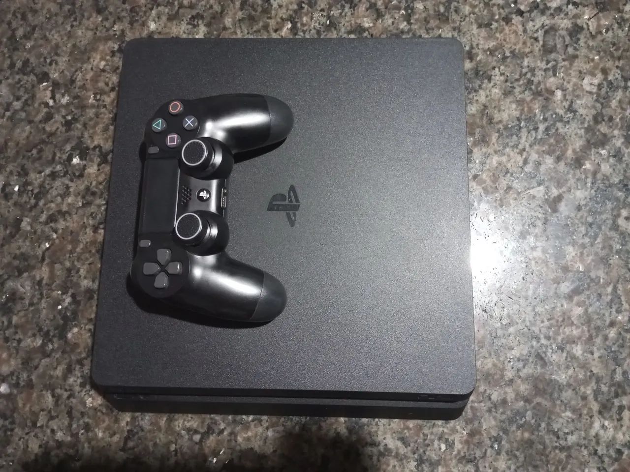 VENDO PS4 SLIM 1TB - Foto 2