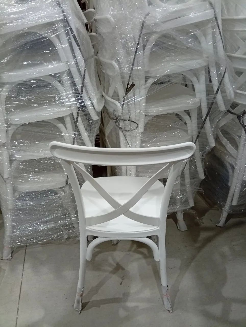 Cadeira branca  - Foto 3