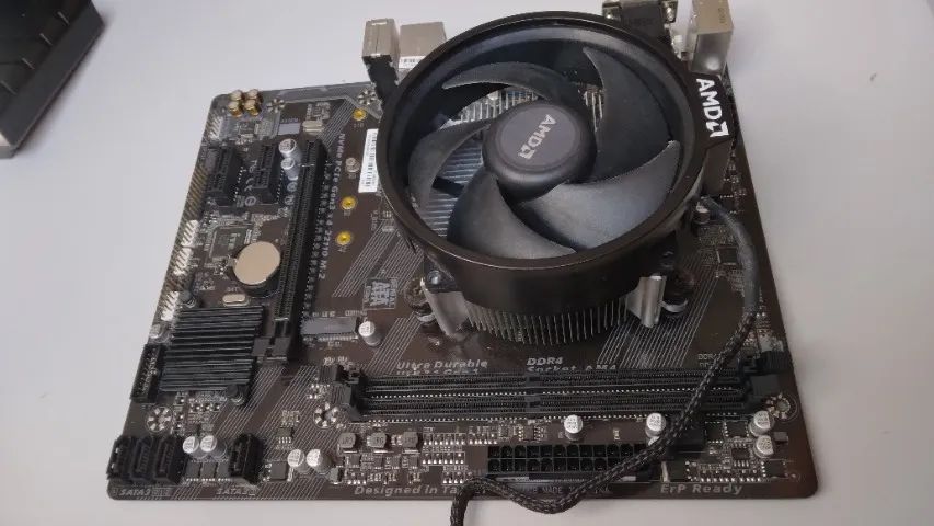 KIT RYZEN 5 PRO 2400G, PLACA MÃE GA-A320M-S2H