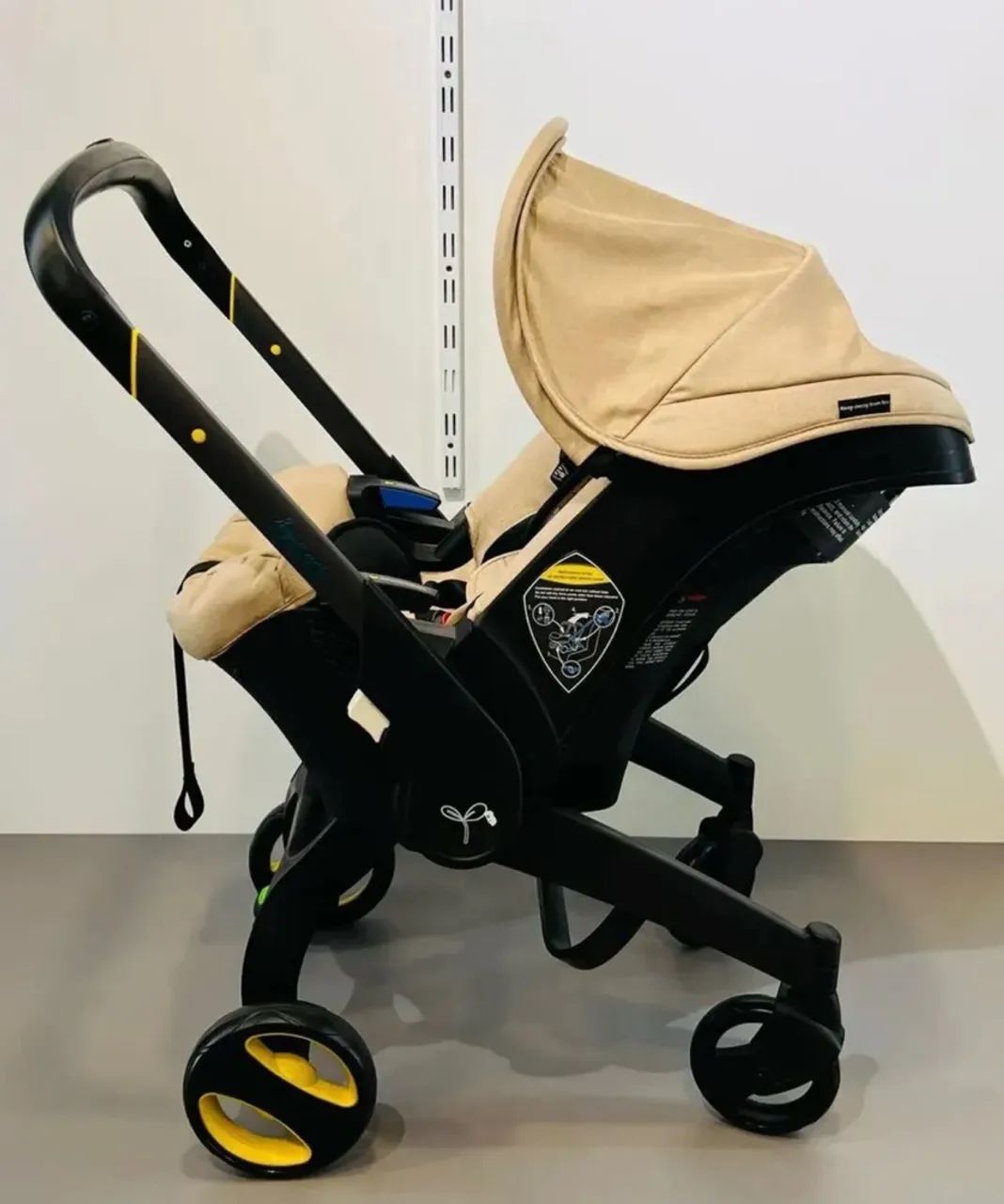 Carrinho de bebê que vira bebê conforto! 