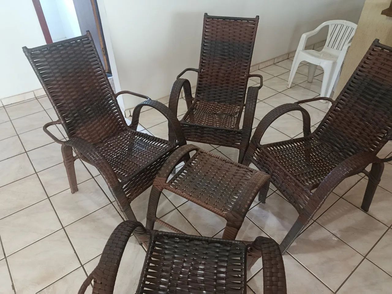 Vendo 4 cadeiras de fibras  - Foto 2