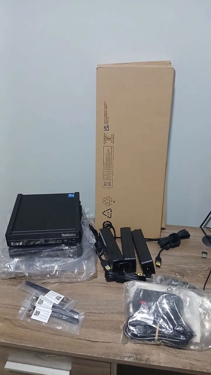 Mini PC Lenovo Thinkcentre M70q Core i5 NOVO - Foto 3