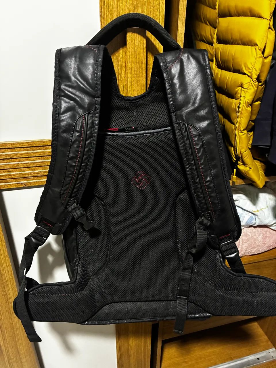 Mochila Samsonite Preta confortável usada - Foto 3