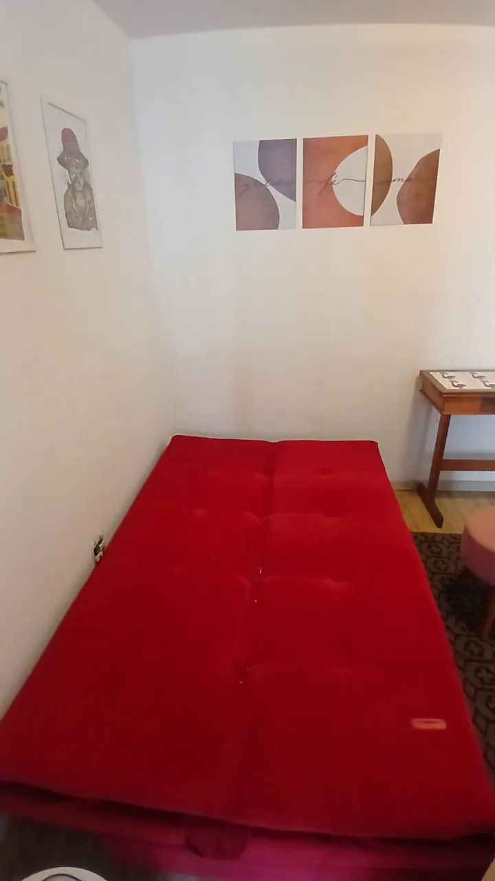 Sofá cama semi novo vermelho - Foto 4