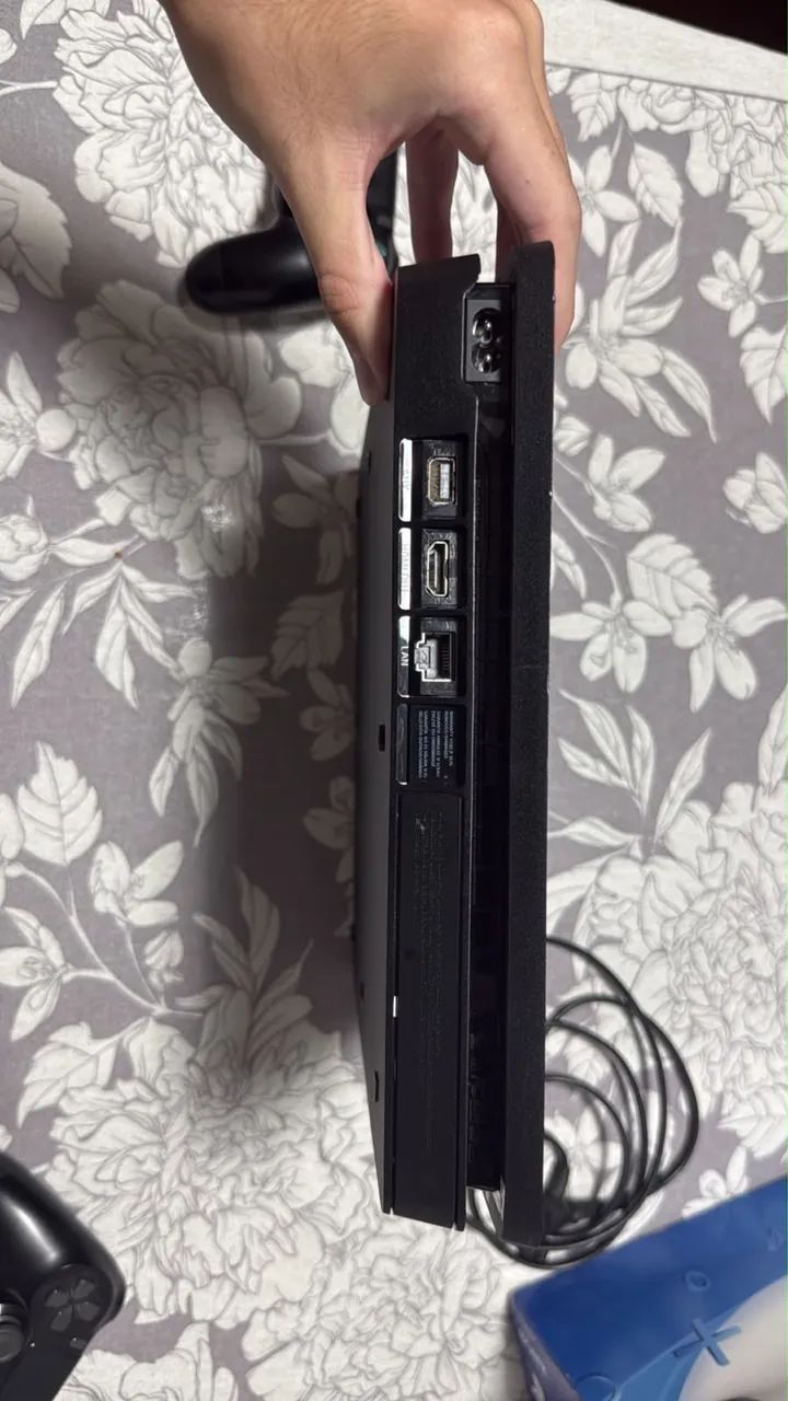 Vendo ps4 slim com 2 controles  - Foto 5