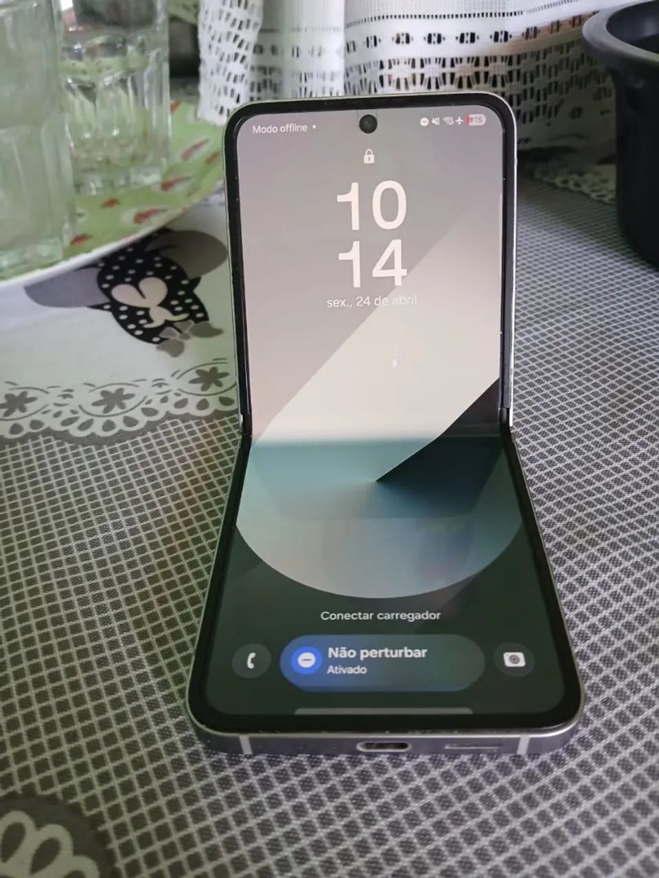 Samsung Galaxy Z Flip6 256GB - Com Caixa (Detalhe na Tela Externa
