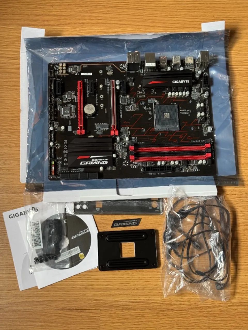 Placa mãe AM4 Gigabyte AX370-Gaming - COM DEFEITO - Foto 2