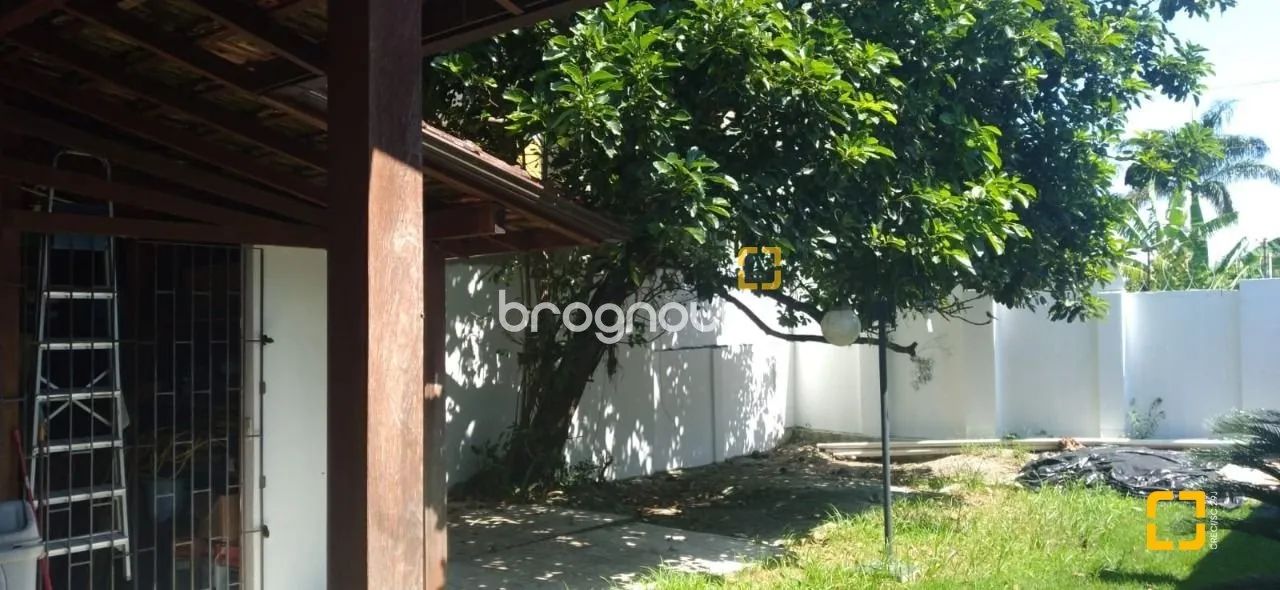 Brognoli Vende Casa no Bairro Balneário em Florianópolis