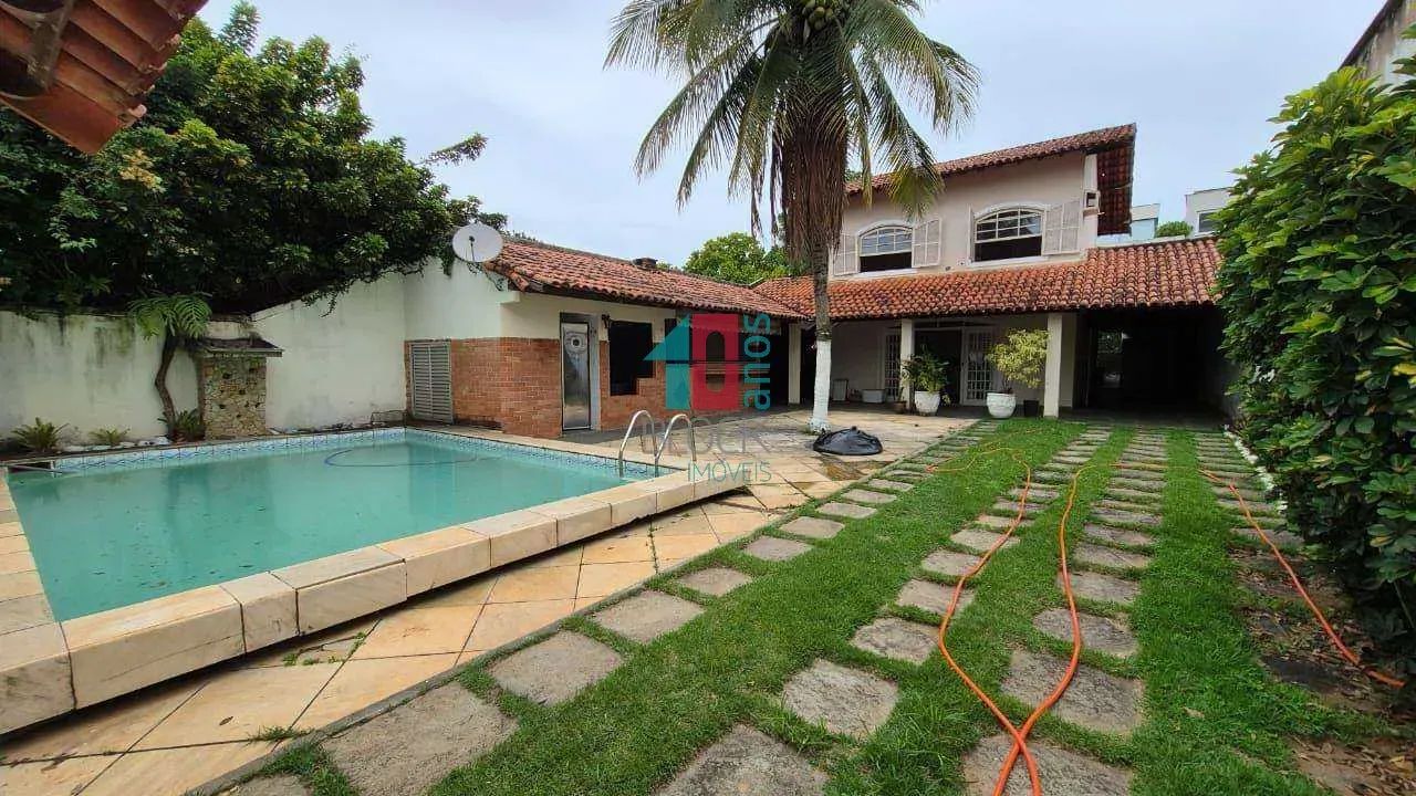 Barra da Tijuca | Casa de Condomínio 5 quartos, sendo 1 suite
