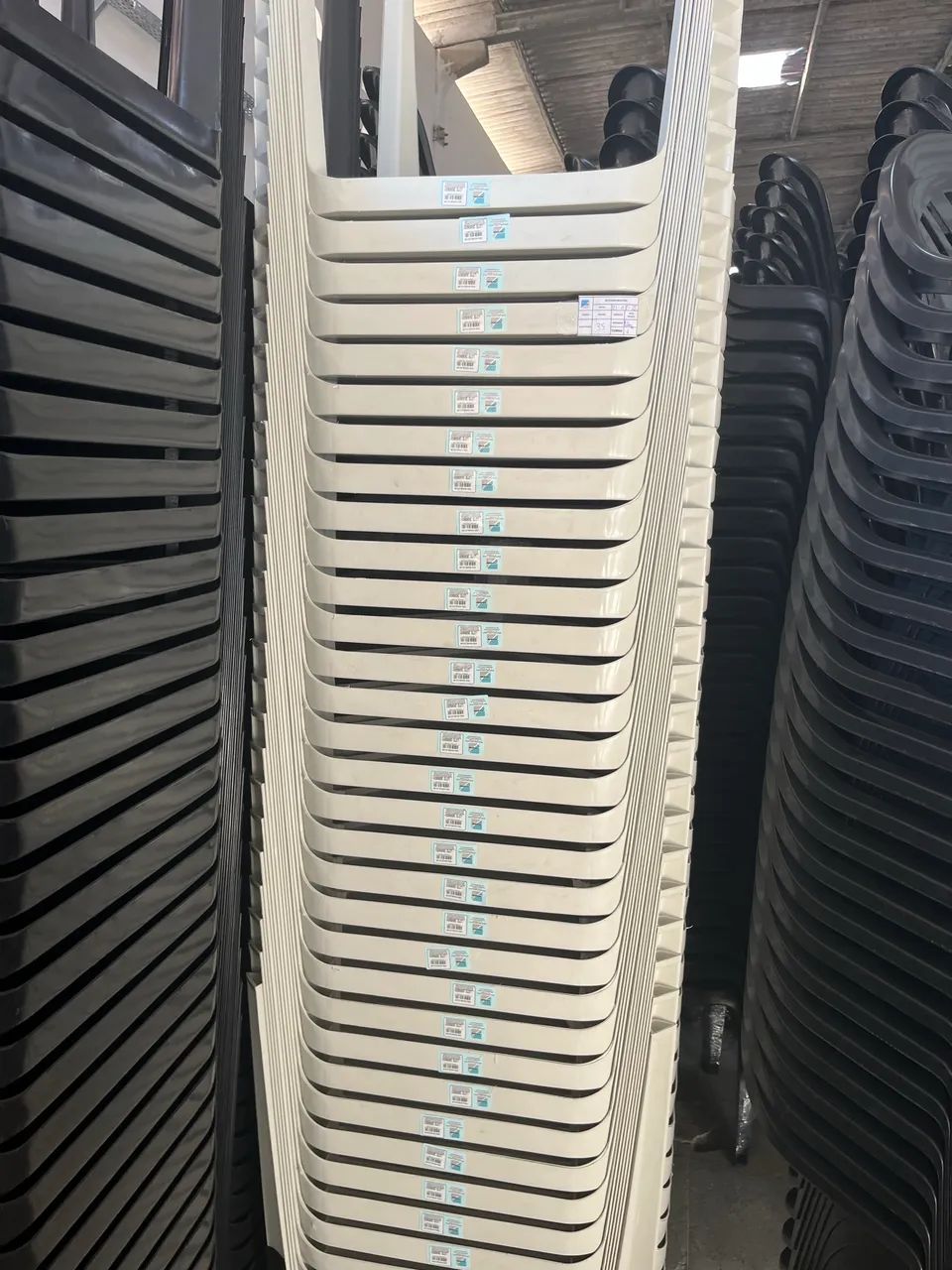 Cadeiras e Mesas Plásticas  - Foto 3