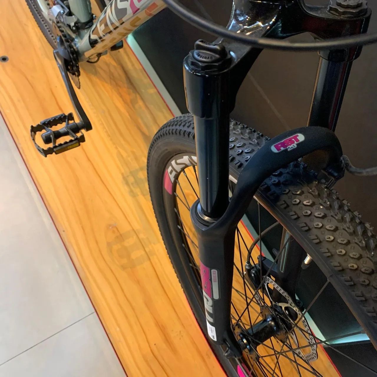 Bicicleta feminina freios hidráulicos  - Foto 2