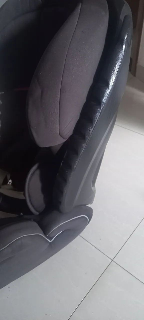 Vendo uma cadeirinha para carro 