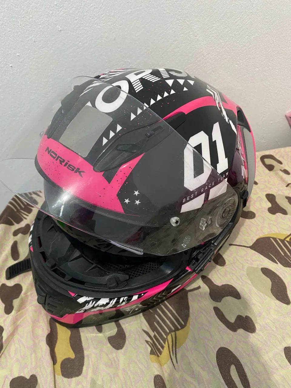 Vendo capacete original sem risco zero bala  - Foto 3