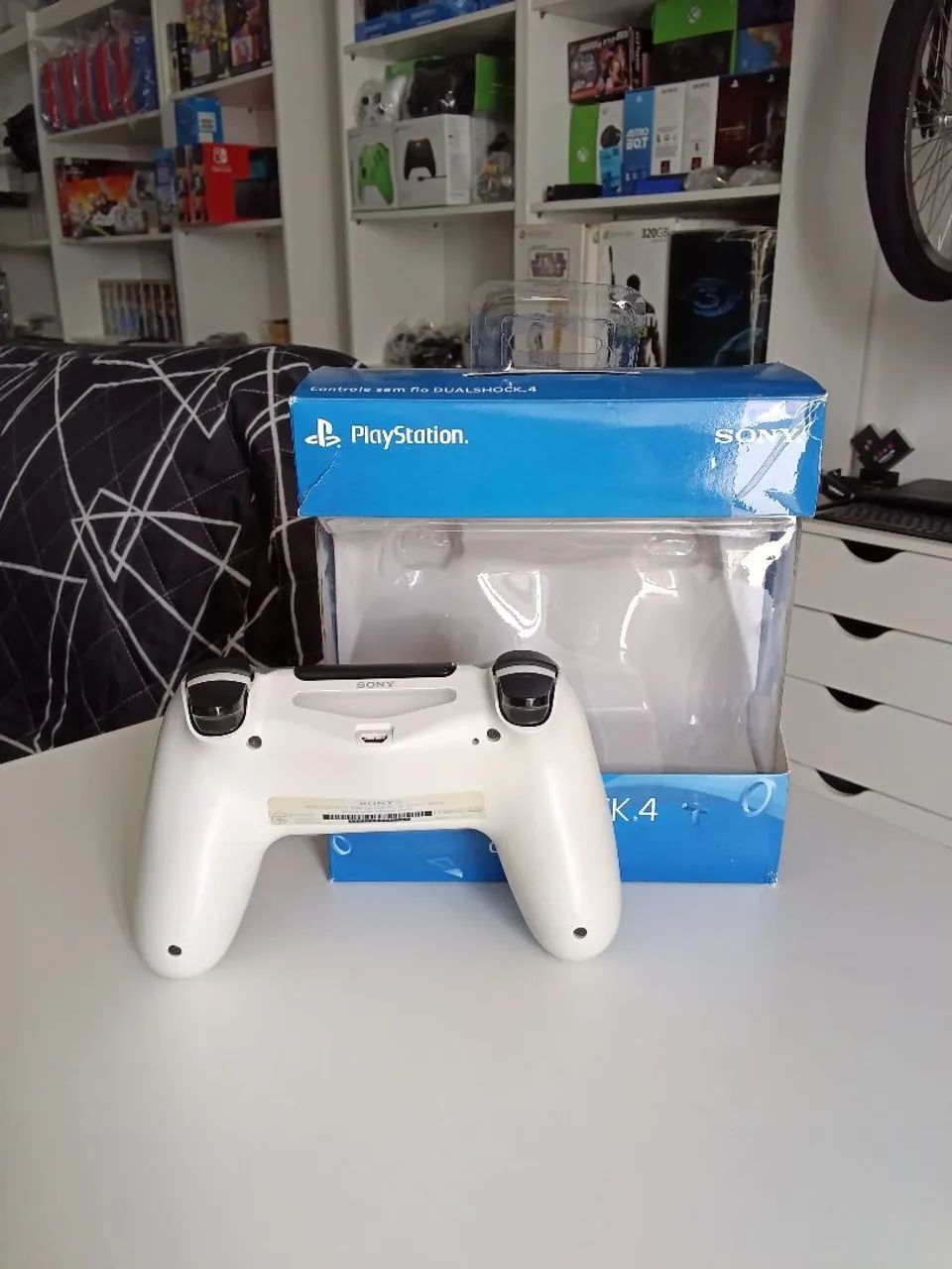 Vendo Controle Ps4 Prata Dragon Quest Semi novo - Foto 4