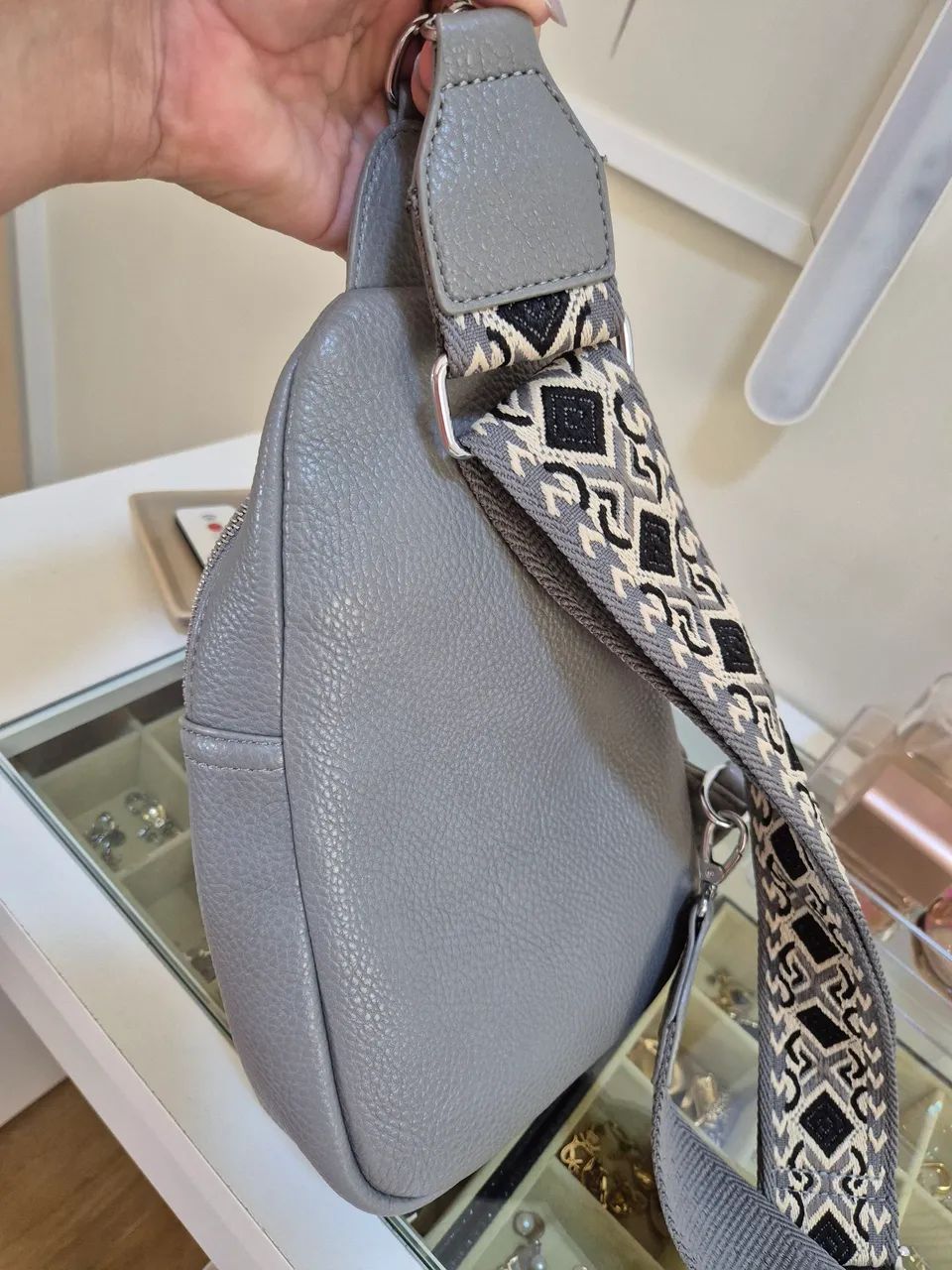 Bolsa Transversal Couro Sintético - ótimo estado! - Foto 2
