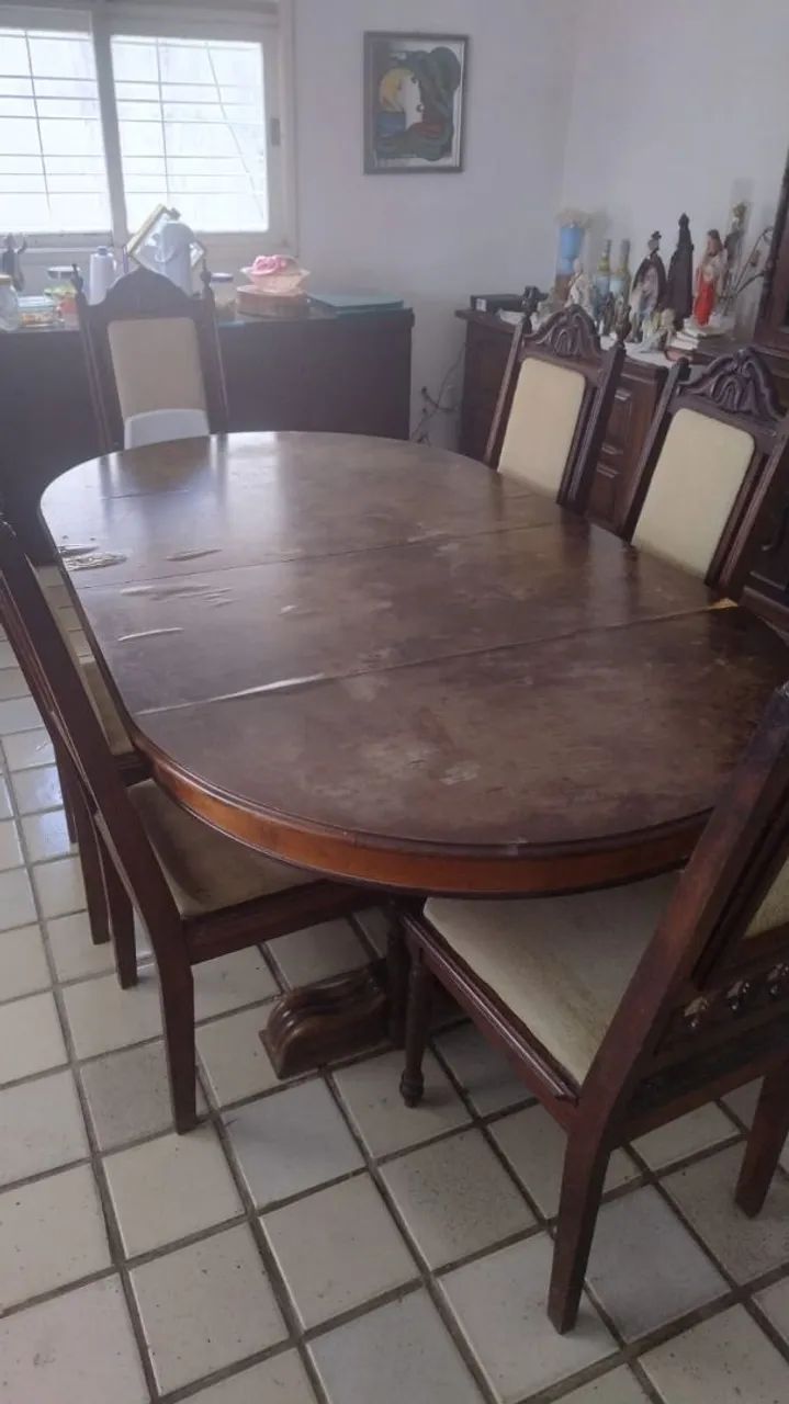 Conjunto de mesa em madeira com 6 cadeiras