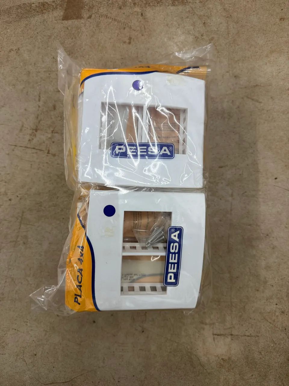 Placa Interruptor e Tomada Peesa 4x4