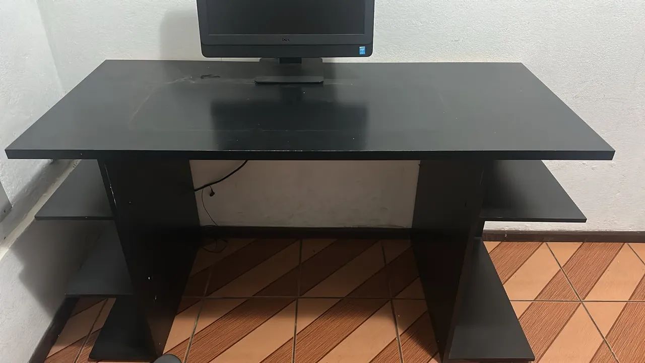 Mesa de game preta 