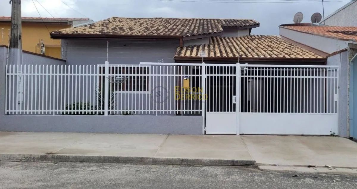 Casa com 3 quartos, Mombaça - Pindamonhangaba