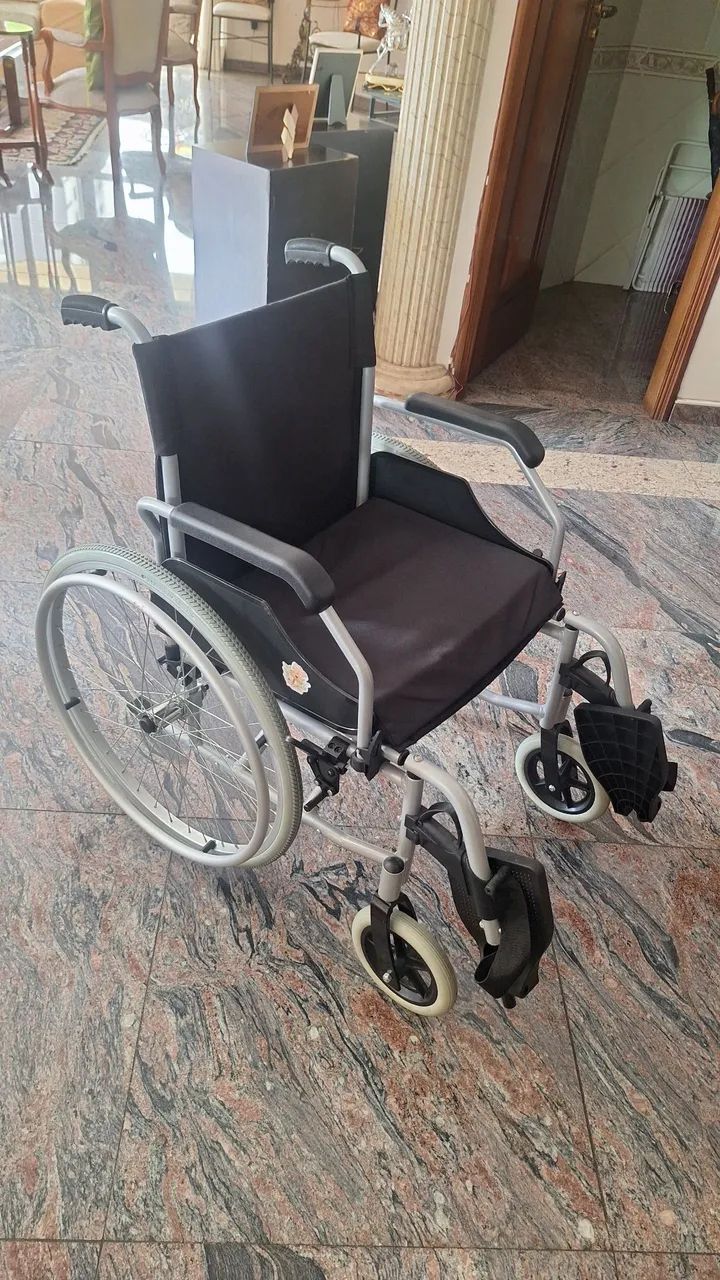 Cadeira de roda de alumínio  - Foto 2