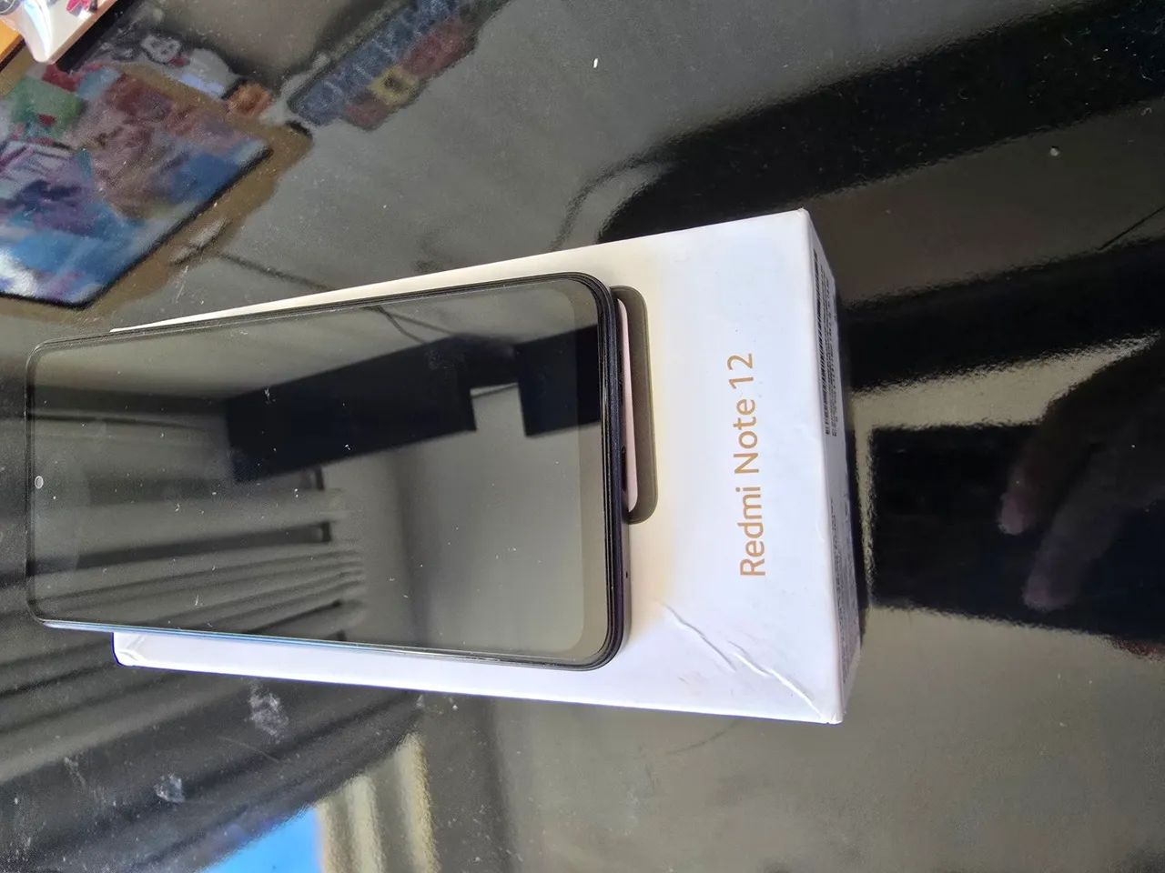 Smartphone praticamente zero,sem detalhes ,sempre usado com película. 