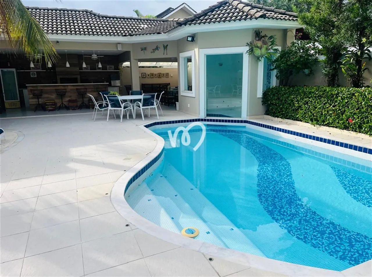 Casa duplex com 5 suítes para venda