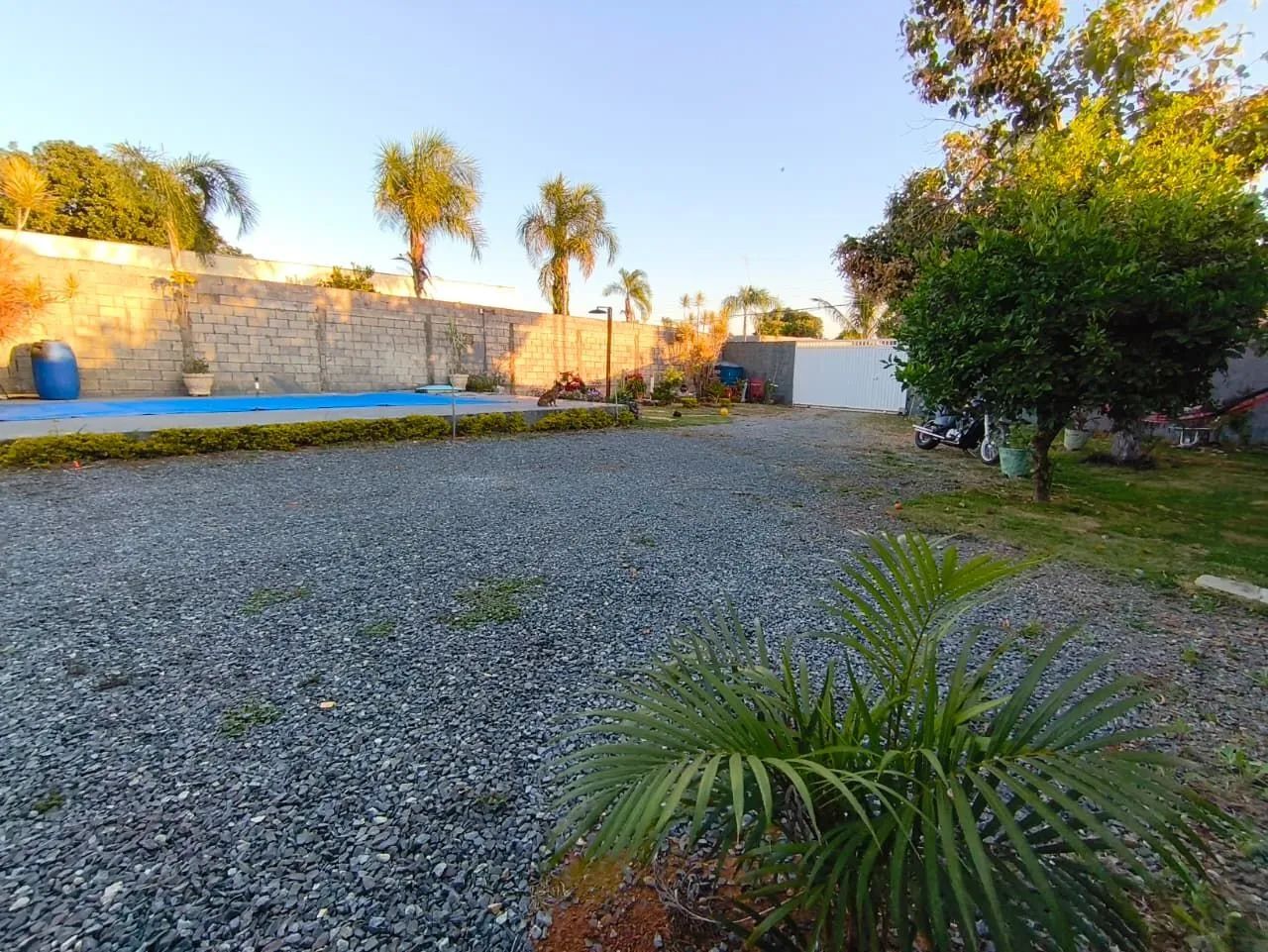 Vendo casa em lote de 800 m² - Área do PDOT - Foto 2