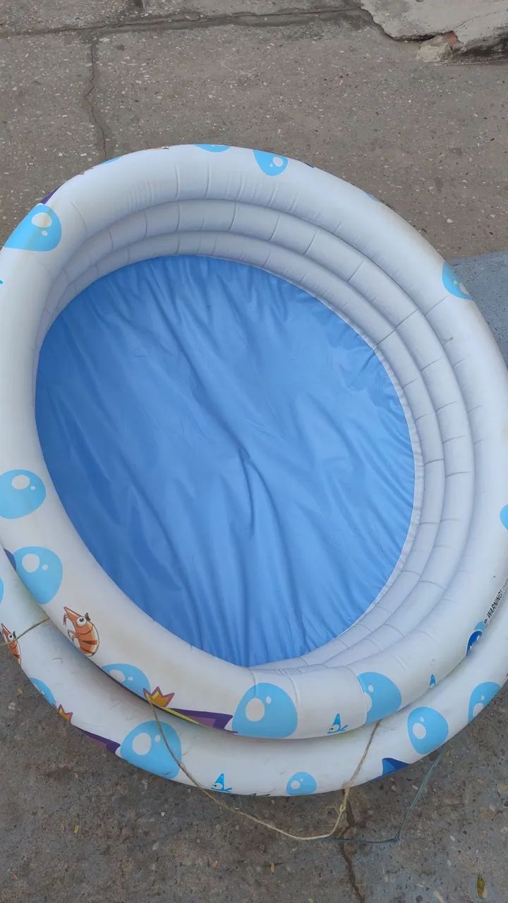 Bolas,boias e piscinas 