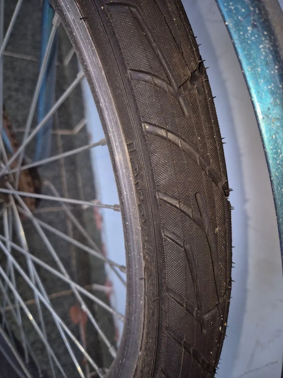 Bicicleta aro 26 com pneus novos  - Foto 4