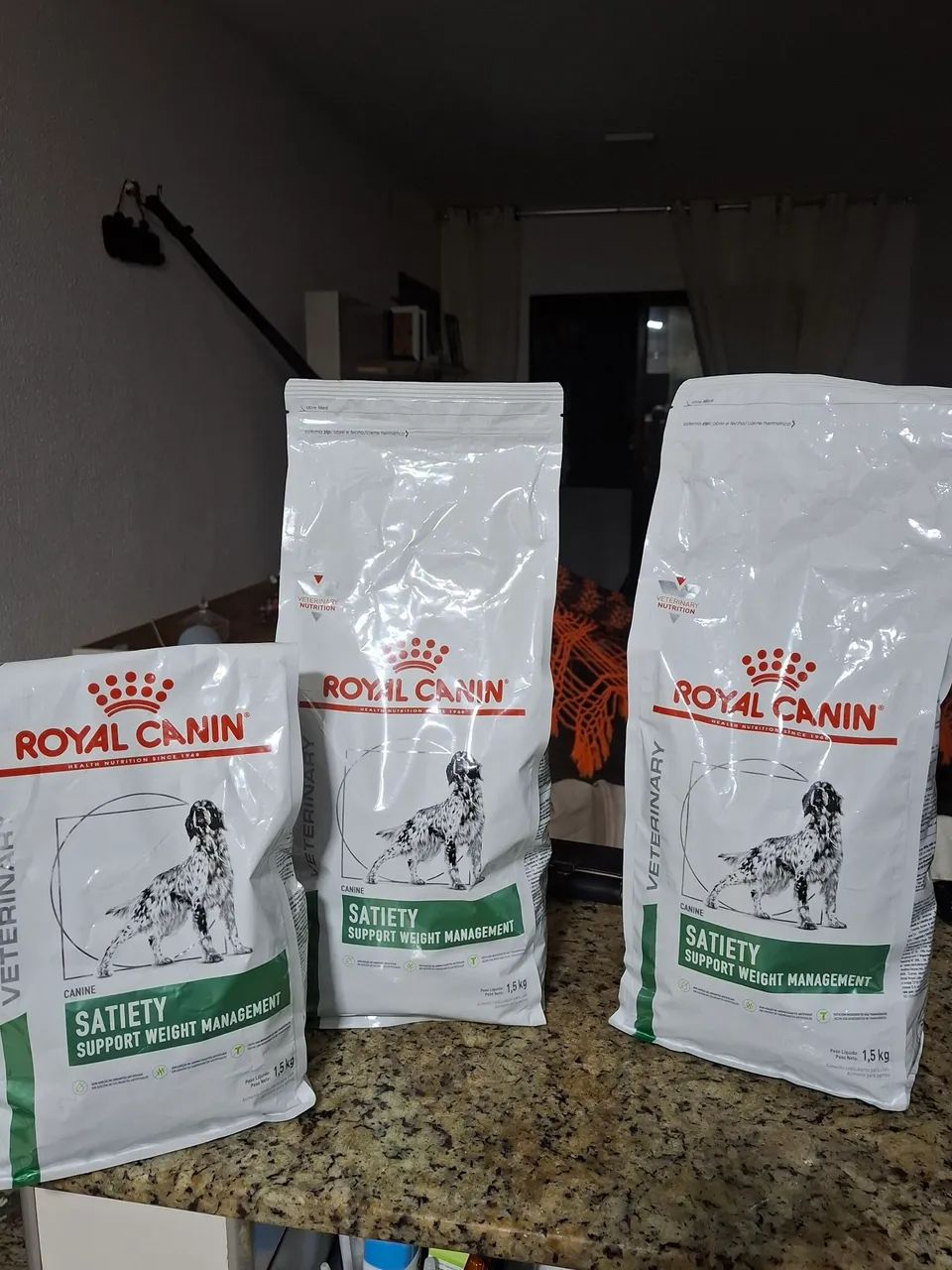 Vendo barato 3 kg+brinde Ração Royal Canin Saciety  - Foto 2