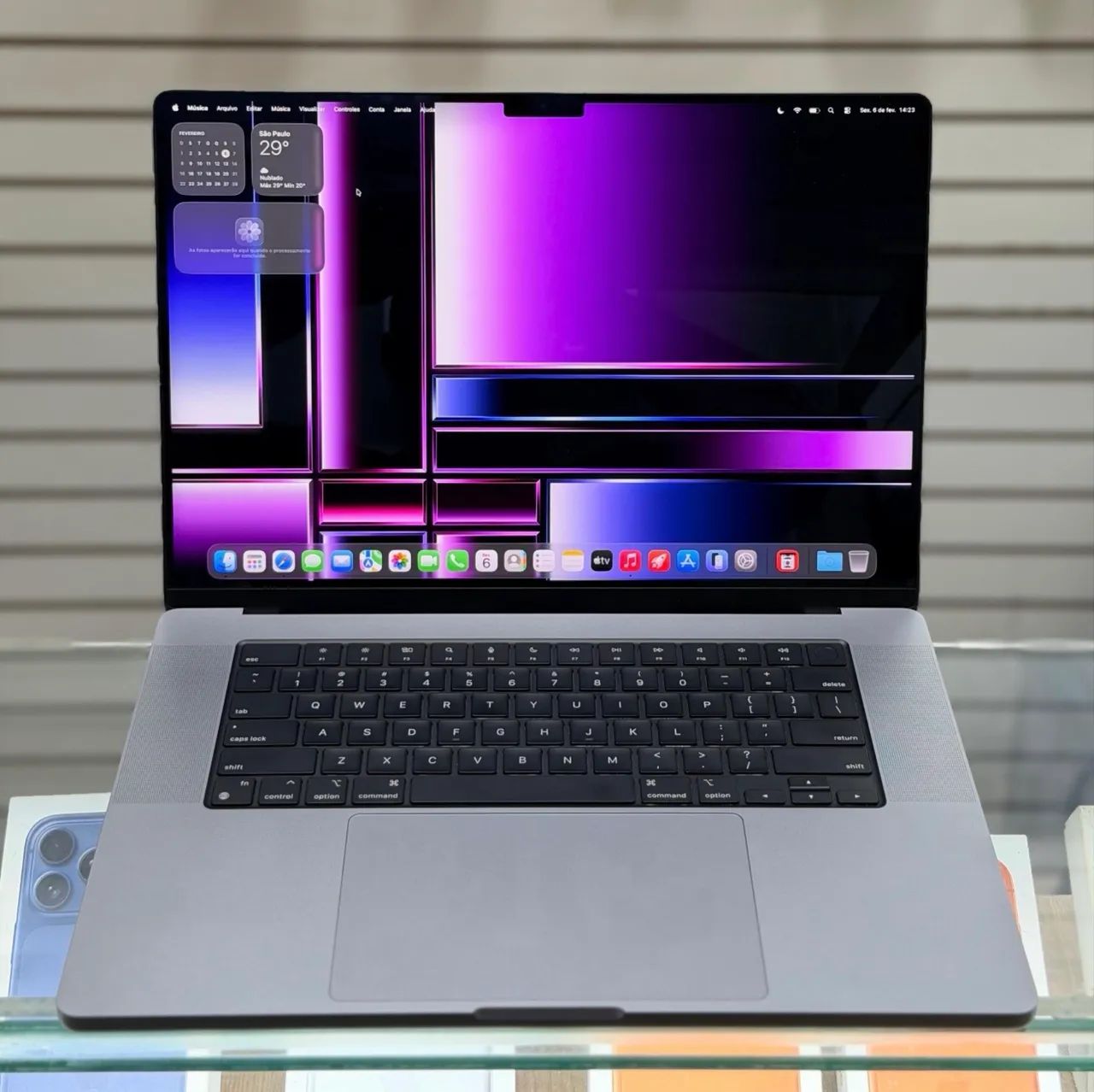 【美品】MacBook Pro 16インチ M2 Pro/16GB/512GB Macbook M2 Pro 16″ 512GB SSD 16GB RAM (NOVO) – LS