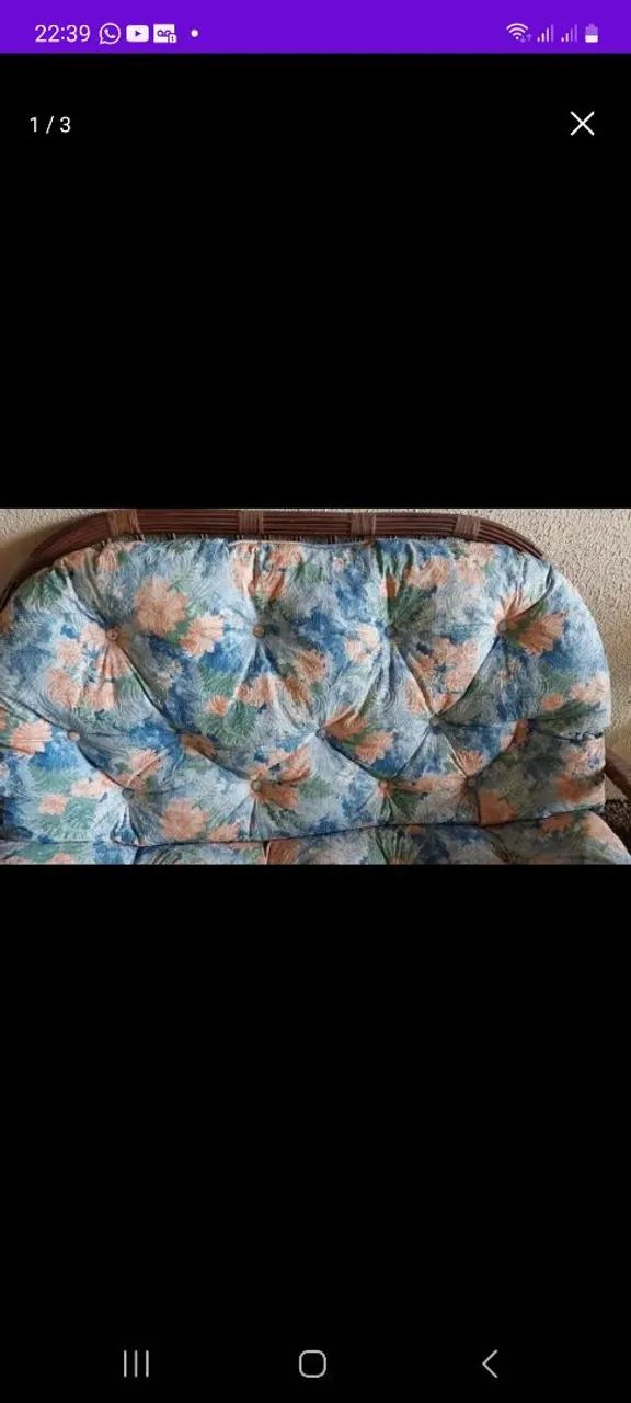 Sofá com duas cadeiras para decorar sua área. 