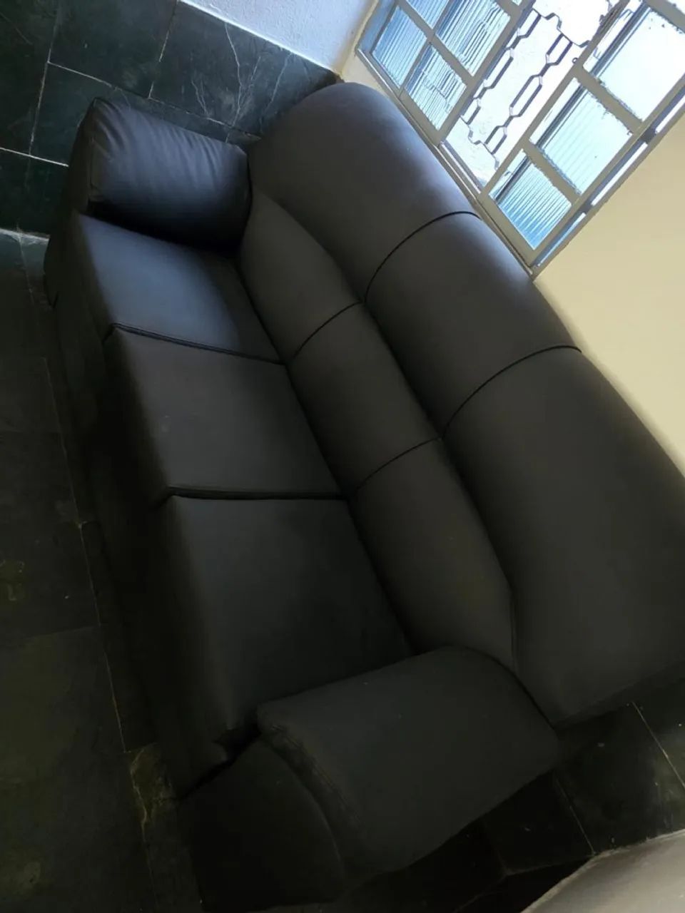Sofá courino preto  - Foto 2