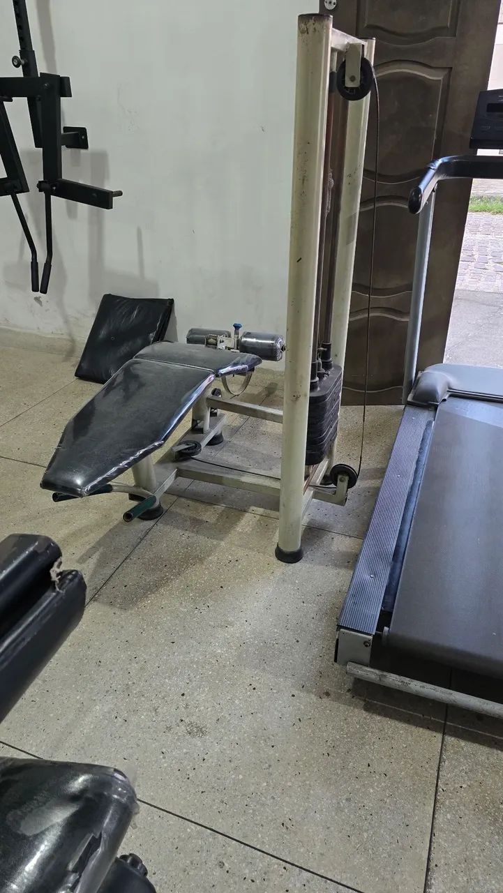 Máquina de musculação Flexora Horizontal 