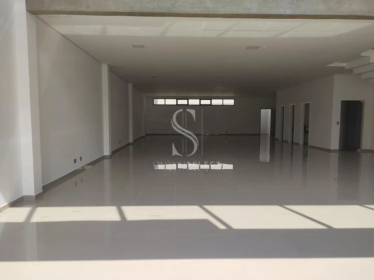 Ipiranga, Prédio Comercial de 450m² com mezanino, 5 vagas.