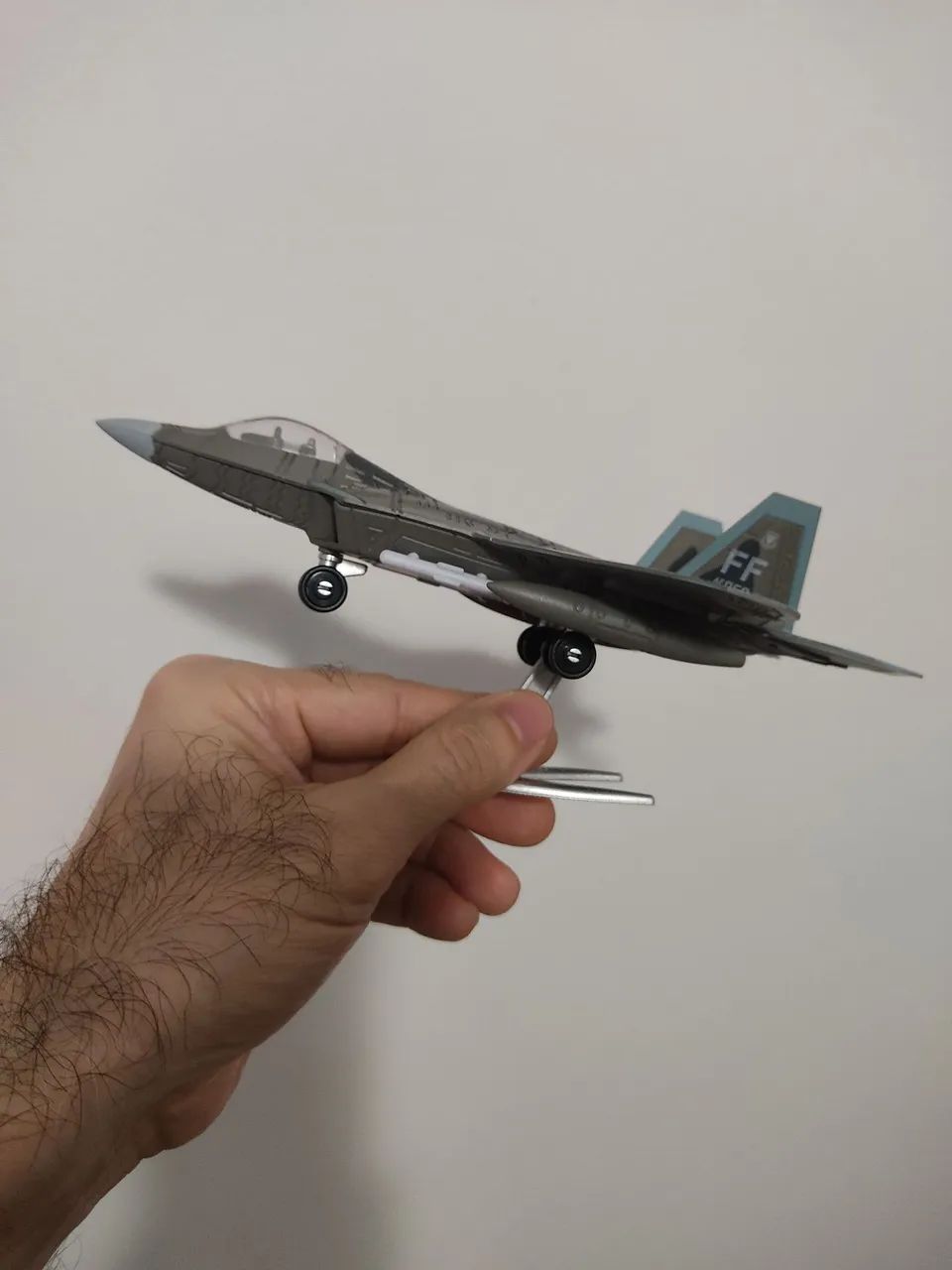 Miniatura Caça F-22 plástico Escala 1:100 - Foto 3