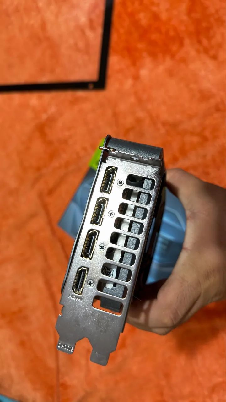 Placa de Vídeo RTX 5060TI 8gb Gigabyte  - Foto 5